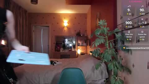 Snapshot of lazy_pepsi chatting on 12.25.24 Pansy online show from 12.25.24
