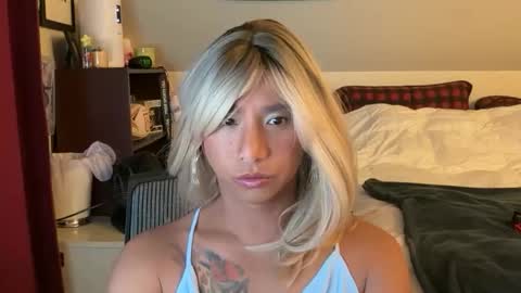 Snapshot of lbffemme chatting on 11.19.25 lbffemme online show from 11.19.25