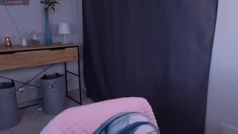 Snapshot of le_chan chatting on 10.07.25 felixe online show from 10.07.25