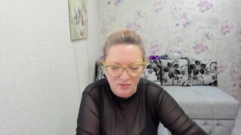 Snapshot of lea_fruit chatting on 01.12.25 Lea online show from 01.12.25