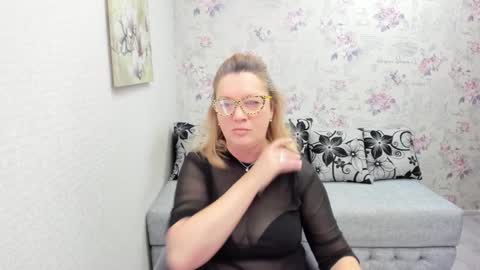 Snapshot of lea_fruit chatting on 01.18.25 Lea online show from 01.18.25
