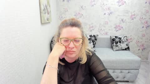 Snapshot of lea_fruit chatting on 01.18.25 Lea online show from 01.18.25