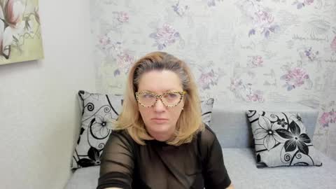 Snapshot of lea_fruit chatting on 01.19.25 Lea online show from 01.19.25