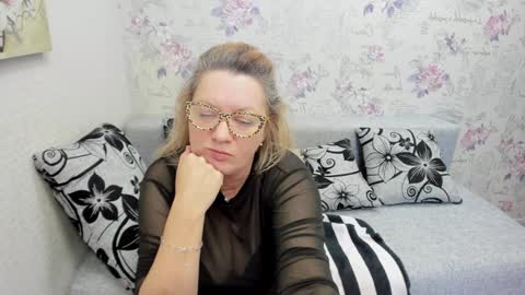 Snapshot of lea_fruit chatting on 01.19.25 Lea online show from 01.19.25