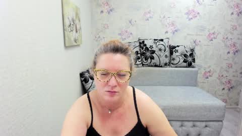 Snapshot of lea_fruit chatting on 01.26.25 Lea online show from 01.26.25