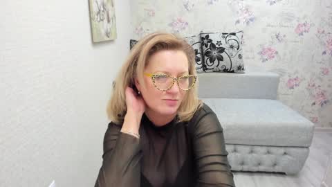 Snapshot of lea_fruit chatting on 01.28.25 Lea online show from 01.28.25