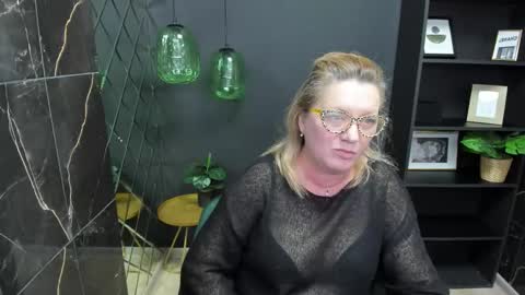 Snapshot of lea_fruit chatting on 03.01.25 Lea online show from 03.01.25