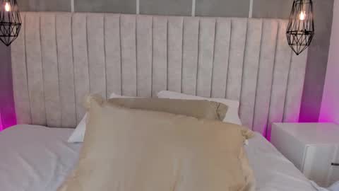 Snapshot of lea_gray chatting on 10.25.25 online show from 10.25.25