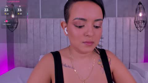 Snapshot of lea_gray chatting on 11.04.25 online show from 11.04.25