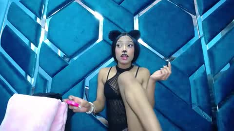 lea sewwtly online show from 10.18.25