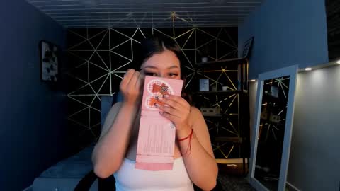 Lea Velle online show from 10.18.25