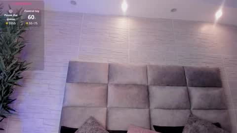 Snapshot of lea_walkerr chatting on 10.14.25 lea_walkerr online show from 10.14.25