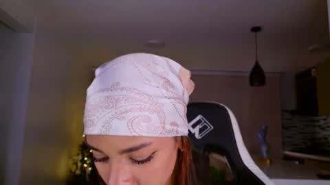 leah_cute3 online show from 12.19.25