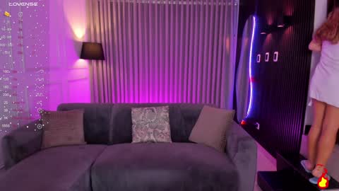 Snapshot of leah_greyy chatting on 12.30.24 Leah Greyy online show from 12.30.24