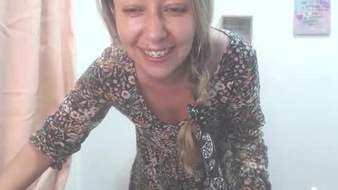 leah_susman online show from 02.20.25