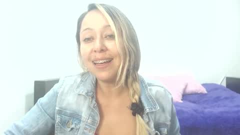 leah_susman online show from 12.04.25