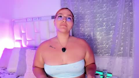 Snapshot of leahbarker chatting on 02.24.26 Leah online show from 02.24.26