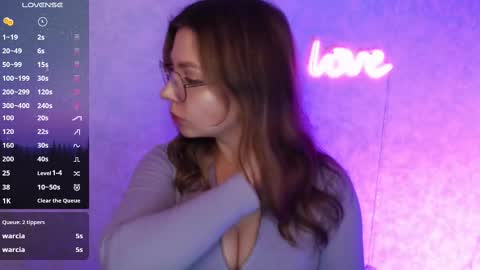 Snapshot of leahbarton chatting on 03.09.25 Leah Barton online show from 03.09.25