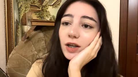 Snapshot of leahduran chatting on 10.17.25 Amity online show from 10.17.25