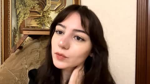 Snapshot of leahduran chatting on 10.18.25 Amity online show from 10.18.25