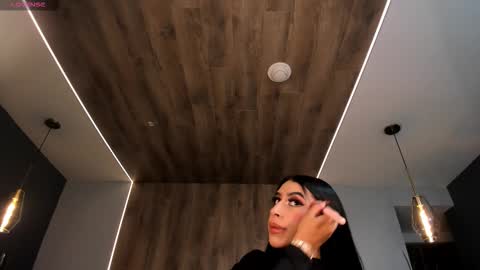 leahlombardi_ online show from 10.08.25