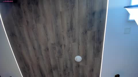 leahlombardi_ online show from 10.10.25