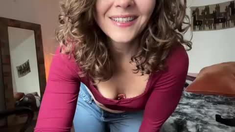 Snapshot of leahsparkles chatting on 11.08.25 Leah Sparkles online show from 11.08.25