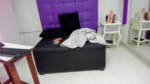 leamoreau__ online show from 11.15.25