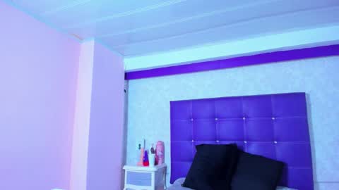 leamoreau__ online show from 11.29.25