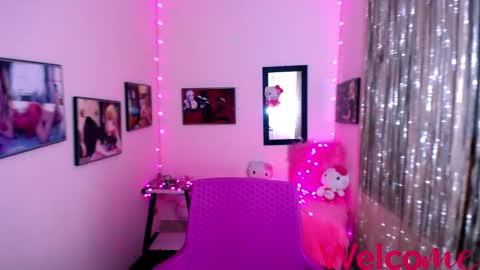 Snapshot of leandra_sex chatting on 12.19.24 Leandra online show from 12.19.24