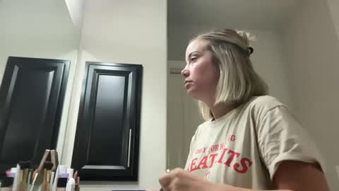 Snapshot of leanneluxecouple chatting on 09.11.25 leanneluxecouple online show from 09.11.25