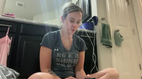 Snapshot of leanneluxecouple chatting on 10.13.25 leanneluxecouple online show from 10.13.25