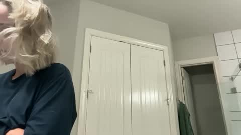 Snapshot of leanneluxecouple chatting on 10.20.25 leanneluxecouple online show from 10.20.25