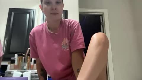 Snapshot of leanneluxecouple chatting on 10.21.25 leanneluxecouple online show from 10.21.25