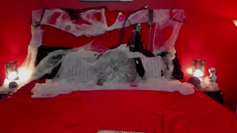 LeaNoir online show from 10.31.25