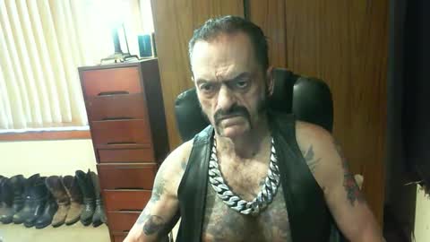 leathergreaser online show from 12.11.24