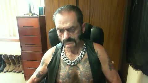 leathergreaser online show from 01.10.25