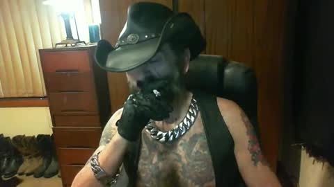 Snapshot of leathergreaser chatting on 10.01.25 leathergreaser online show from 10.01.25