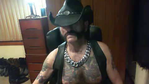 Snapshot of leathergreaser chatting on 10.10.25 leathergreaser online show from 10.10.25