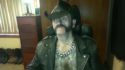 Snapshot of leathergreaser chatting on 10.13.25 leathergreaser online show from 10.13.25