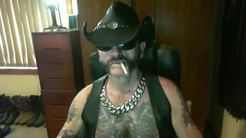 Snapshot of leathergreaser chatting on 10.16.25 leathergreaser online show from 10.16.25
