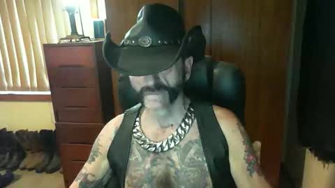 Snapshot of leathergreaser chatting on 10.16.25 leathergreaser online show from 10.16.25