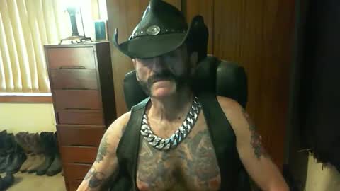 Snapshot of leathergreaser chatting on 10.19.25 leathergreaser online show from 10.19.25