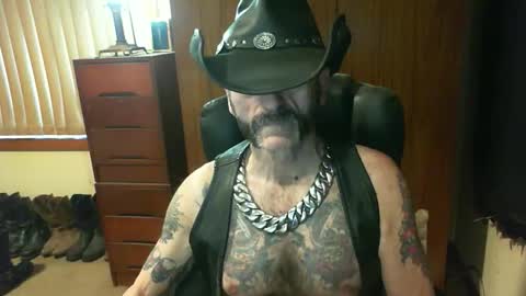 Snapshot of leathergreaser chatting on 10.21.25 leathergreaser online show from 10.21.25