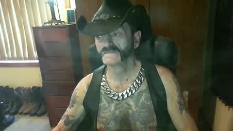 Snapshot of leathergreaser chatting on 10.24.25 leathergreaser online show from 10.24.25