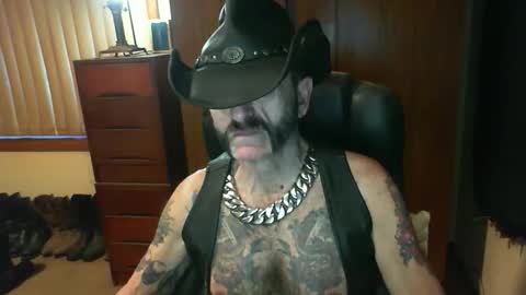 Snapshot of leathergreaser chatting on 10.25.25 leathergreaser online show from 10.25.25