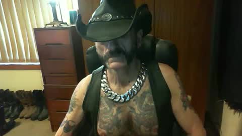 Snapshot of leathergreaser chatting on 10.26.25 leathergreaser online show from 10.26.25