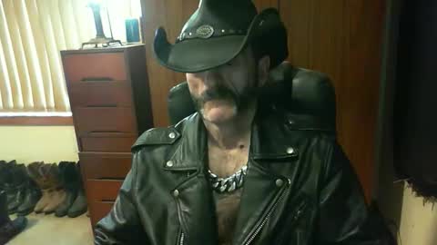 Snapshot of leathergreaser chatting on 10.28.25 leathergreaser online show from 10.28.25