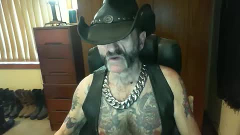 Snapshot of leathergreaser chatting on 10.29.25 leathergreaser online show from 10.29.25
