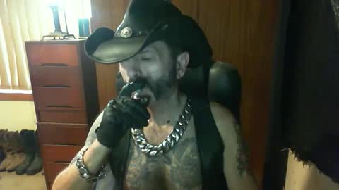 Snapshot of leathergreaser chatting on 11.02.25 leathergreaser online show from 11.02.25